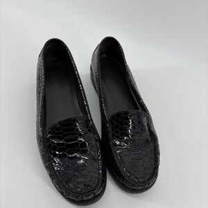 Stuart Weitzman Black snakeskin pattern Loafers size 8